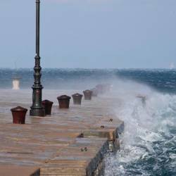 Močna burja bo občasno pihala tudi v Tržaškem zalivu (ARHIV)