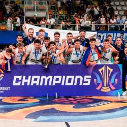 Slovenska reprezentanca U18 je v Trentu osvojila zlato kolajno na evropskem prvenstvu (KZS/FACEBOOK)