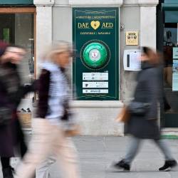 Med predlaganimi projekti je tudi postavitev defibrilatorjev po občinskem območju (ARHIV)