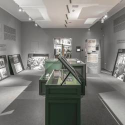 Razstavo v Mestnem muzeju Ljubljana so pripravili ob 80. obletnici konca vojne (BLAŽ GUTMAN/MGML)