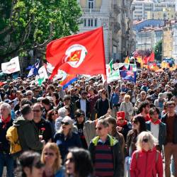 Množica ljudi po tržaških ulicah (FOTODAMJ@N)