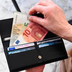 Sredstva so namenjena sofinanciranju stroškov dela redno zaposlenih in materialnih stroškov, fotografija je simbolična (ARHIV)