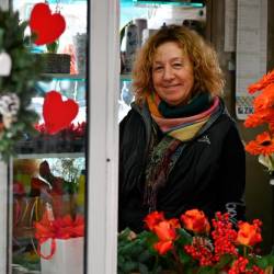 Elena Praselj v svojem kiosku na Trgu Oberdan (FOTODAMJ@N)