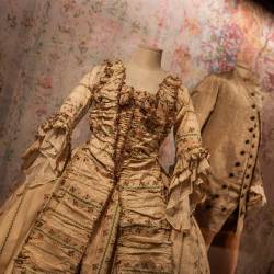 Zbirko sestavlja okrog 10.000 predmetov, od oblačil do portretov Jožefa Tominca (TIBALDI)