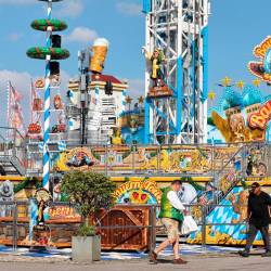 V Münchnu se danes začenja znameniti festival piva Oktoberfest (ANSA)
