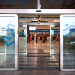 Letos so uvedli vrsto novih letalskih povezav iz Ronk