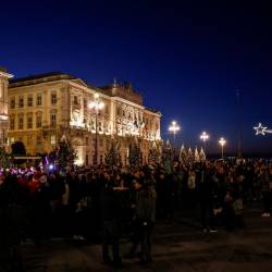 Lani so praznične lučke na Velikem trgu prižgali 29. novembra (FOTODAMJ@N)