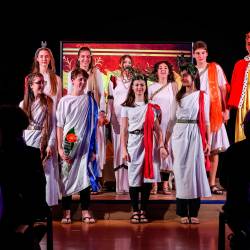 Goste popeljali v antični svet