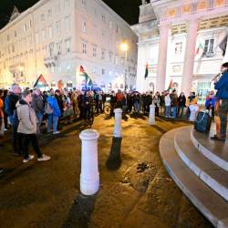 Današnji shod za Gazo na Borznem trgu v Trstu (FOTODAMJ@N)