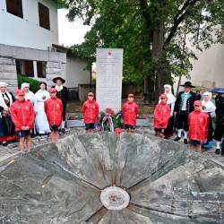 Proslava ob 50-letnici postavitve spomenika NOB v Bazovici
