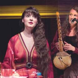 Kruh razlomljen med dvema: nastopile so Tajda Lekše, Tjaša Koprivec Vuga in Ajda Petric (NADA ŽGANK)