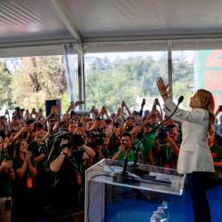 Giorgia Meloni na zborovanju podmladka njene desničarske stranke Bratje Italije (ANSA)