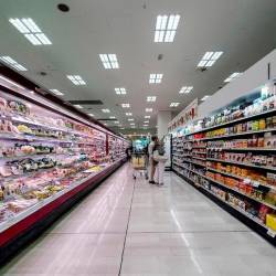 V Italiji so nedeljsko in praznično odprtje marketov dovolili leta 2012 (ANSA)