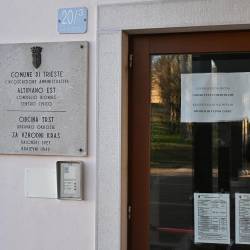 Na Opčinah svetujejo, naj se stranke zglasijo pred 9. uro