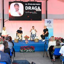 Z moderatorko Bredo Susič so razpravljali strokovnjaki na področju umetne inteligence, raziskovalec na Inštitutu Jožef Stefan Marko Groblenik, univerzitetni profesor Andrej Flogie in podjetnik Jan Macarol (FOTODAMJ@N)