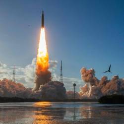 Raketa Space Launch System je poletela iz Cape Canaverala na Floridi v ZDA