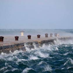 Na Tržaškem bo od nedelje več dni pihala zmerna do močna burja (ARHIV)