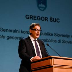 Generalni konzul RS v Trstu Gregor Šuc med poslovilnim nagovorom (FOTODAMJ@N)