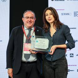 Cecilia Sala z nagrado, ob njej predsednik Unicefa za Italijo Nicola Graziano (Tedeschi/FotoDamj@n)