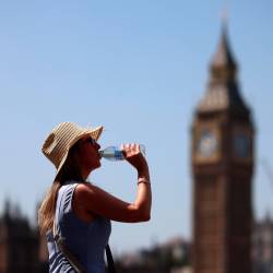 Met Office je rdeče vremensko opozorilo zaradi ekstremne vročine za London in okolico podaljšal do petka zvečer (ANSA)