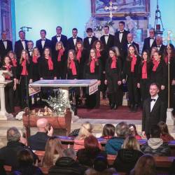 Prvič je MePZ Hrast doma vodil Aleš Lavrenčič (MAREGA/TIBALDI)