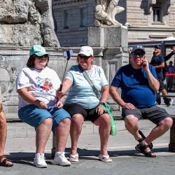 Turisti na tržaškem nabrežju (LUCA TEDESCHI/FOTODAMJ@N)