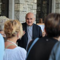 Nadškof Dianin pred KCLB (TIBALDI)