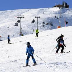 Na deželnih smučiščih se je med 6. in 8. decembrom mudilo več kot 21.000 obiskovalcev