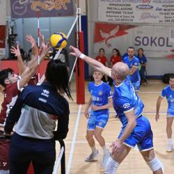 Odbojkarji Soče SloVolleyja na arhivski fotografiji na tekmi v Nabrežini (FOTODAMJ@N)