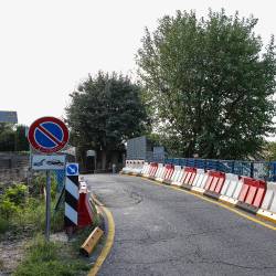 Na pol popravljen most