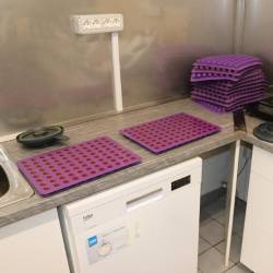 Moški je v žele bombone in čokoladice dodajal prepovedane snovi