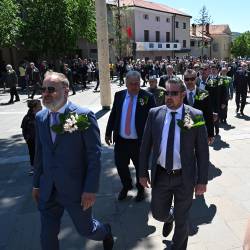 Člani fantovske in vaščani so na Gorico prikorakali ob zvokih Barč'ce