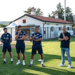 Goran Kocman (prvi z desne), ob njem trener Luigino Santin in ostali člani strokovnega štaba Krasove ekipe (TEDESCHI/FOTODAMJ@N)