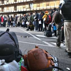 Premeščanje migrantov v Starem pristanišču (FOTODAMJ@N)