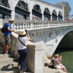 Znameniti most Rialto v Benetkah (ANSA)