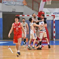 Veselje Jadranovih košarkarjev po zmagi proti Mantovi (FOTODAMJ@N)