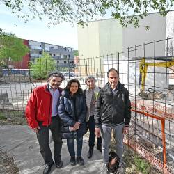 Rajonski svetniki pred novo telovadnico pri Sv. Ivanu (FOTODAMJ@N)