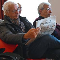 Predsednik novinarskega sindikata Carlo Muscatello z »novim« dnevnikom (FOTODAMJ@N)
