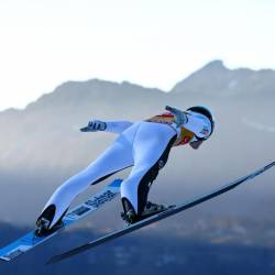 Zmagovalec prve etape 74. novoletne turneje štirih skakalnic Domen Prevc (ANSA/ANNA SZILAGYI)