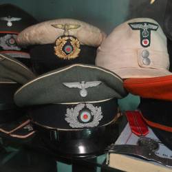 Nacisti so po 8. septembru 1943 številne vojake internirali v koncentracijska taborišča