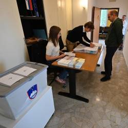 Referendumsko glasovanje na tržaškem konzulatu (FOTODAMJ@N)
