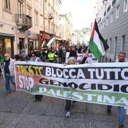 Protestniki so samodejno krenili do Velikega trga