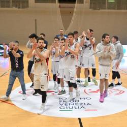 Veselje Jadranovih košarkarjev po zmagi nad Gardonesejem (FOTODAMJ@N)