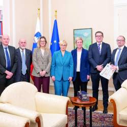 Predsednico so obiskali člani uprave, zadruge in redakcije (FOTO UPRS)