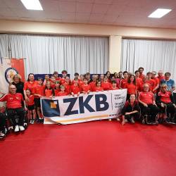 Skupinska fotografija članov namiznoteniške sekcije AŠK Kras (FOTODAMJ@N)