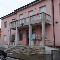 Občinska stavba v Dolini