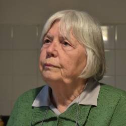 Družbena in kulturna delavka Stanka Hrovatin na arhivskem posnetku