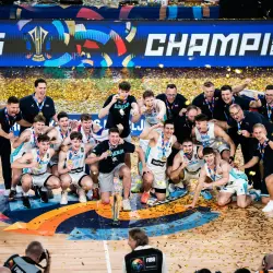 Veselje slovenskih košarkarjev (FIBA)