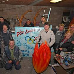 Medvejski in štivanski pustarji med sestavljanjem pustnega voza (FOTODAMJ@N)