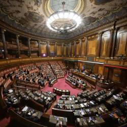 Senatna zbornica med repliko ministra Giancarla Giorgettija (ANSA)